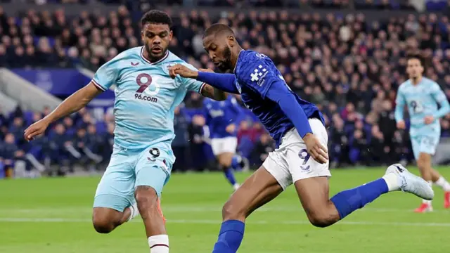 Everton Burnley action