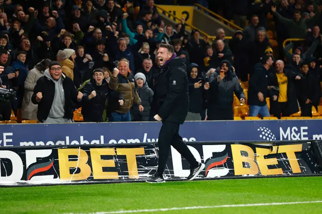 Wolverhampton Wanderers manager Rob Edwards celebrates the winning goalduring the Premier League match between Wolverhampton Wanderers and Liverpool at Molineux on March 03, 2026 in Wolverhampton, England.