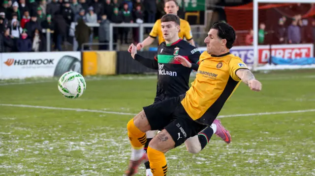 Glentoran v Carrick Rangers