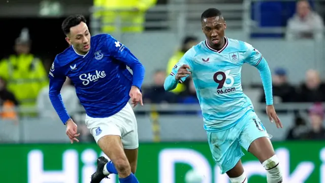 Everton Burnley action