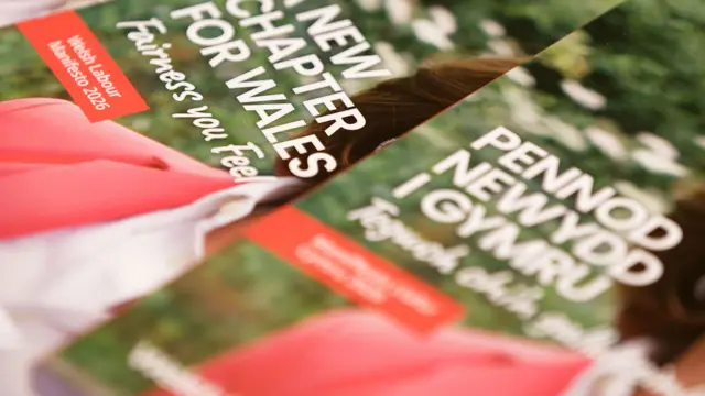 'Pennod Newydd i Gymru' yw'r teitl ar flaen y maniffesto