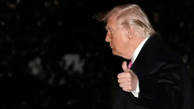 Trump gives a thumbs-up