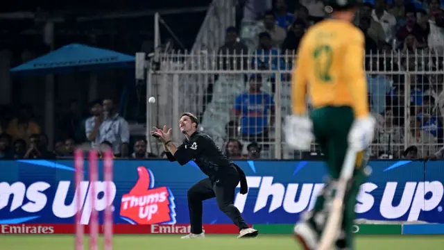 New Zealand's Lockie Ferguson takes a catch to dismiss South Africa's Quinton de Kock