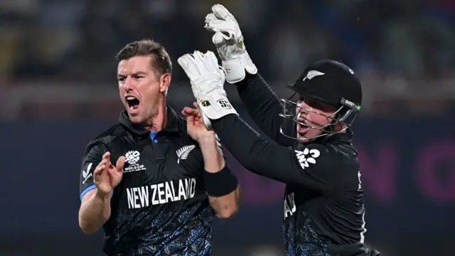 New Zealand's Cole McConchie (L) celebrates with wicketkeeper Tim Seifert after taking the wicket of South Africa's Quinton de Kock