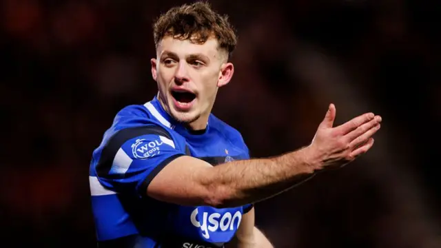 Louie Hennessey in action for Bath