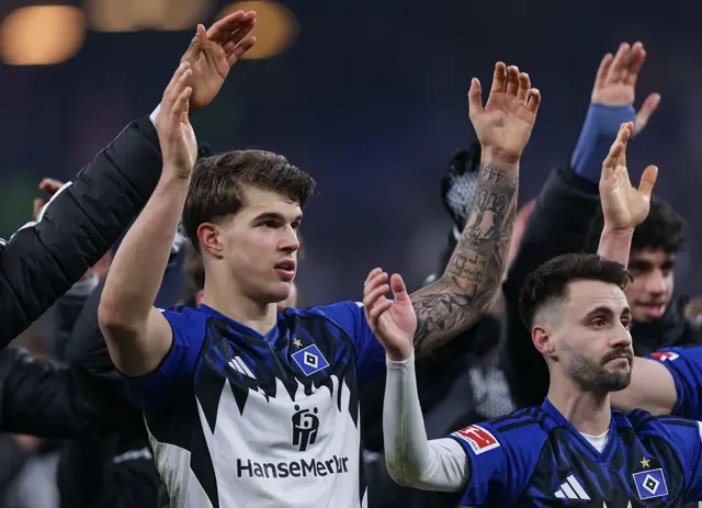 Luka Vuskovic and Fabio Viera of Hamburger SV applaud their supporters