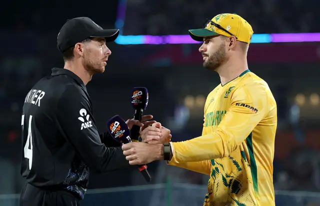 Aiden Markram of South Africa and Mitchell Santner of New Zealand shake hands after the coin toss