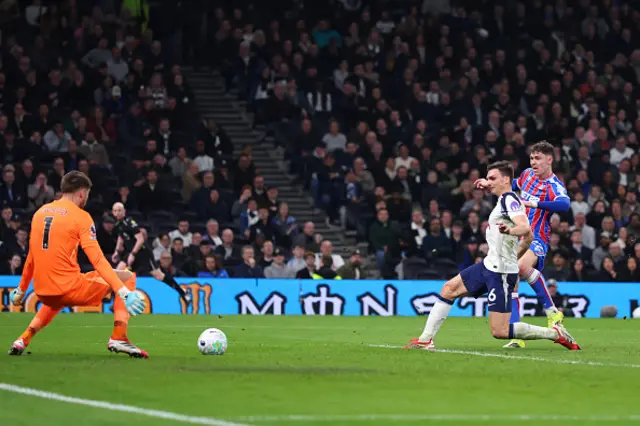 Jorgen Strand Larsenof Crystal Palace scores