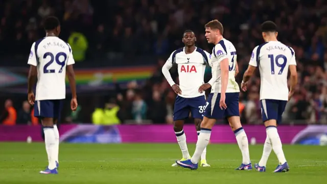 Spurs players looking dejected
