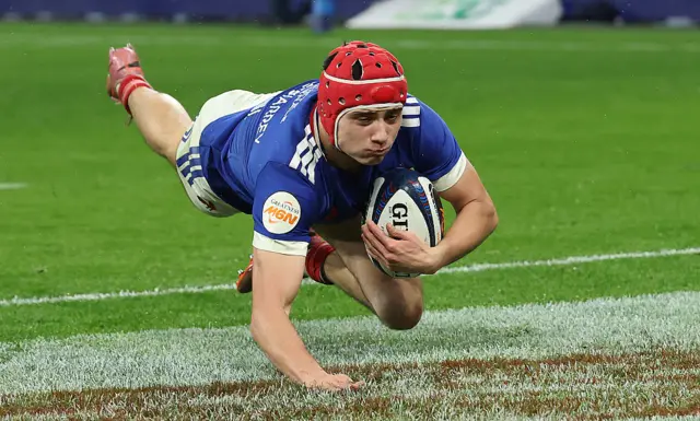 Louis Bielle-Biarrey scores against Ireland