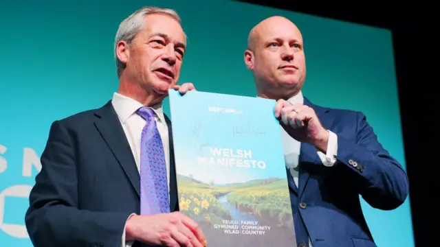 Nigel Farage a Dan Thomas yng Nghasnewydd