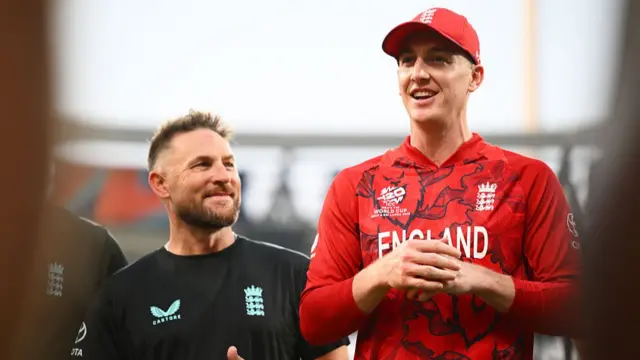 Brendon McCullum, Head Coach of England and Harry Brook of England interact
