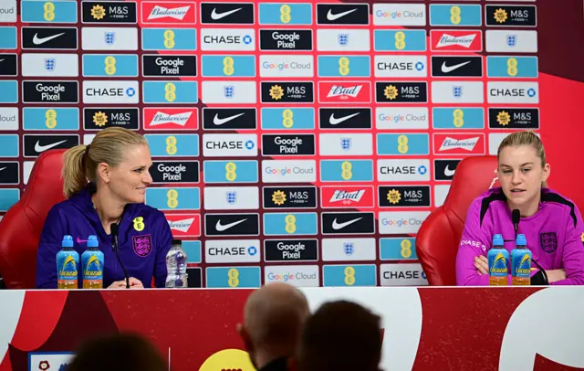 Sarina Wiegman and Alessia Russo