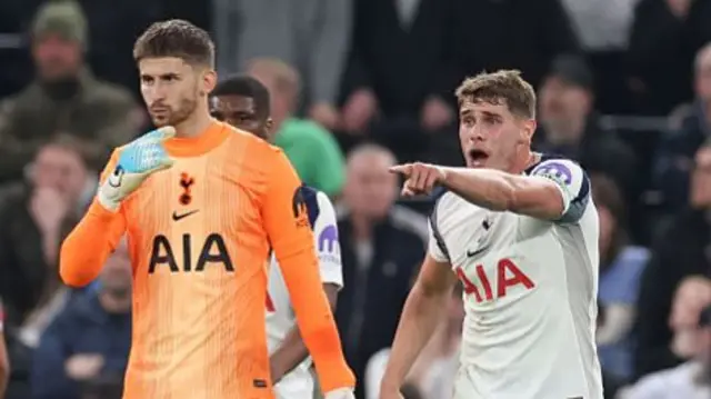 Micky van de Ven arguing