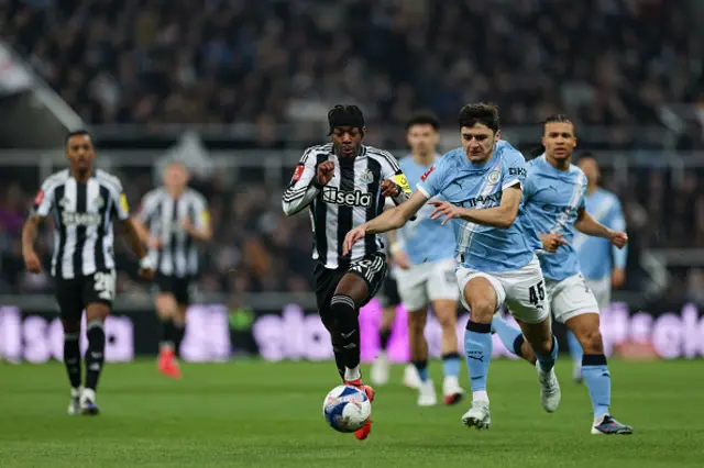 Anthony Elanga of Newcastle United (20) and Abdukodir Khusanov
