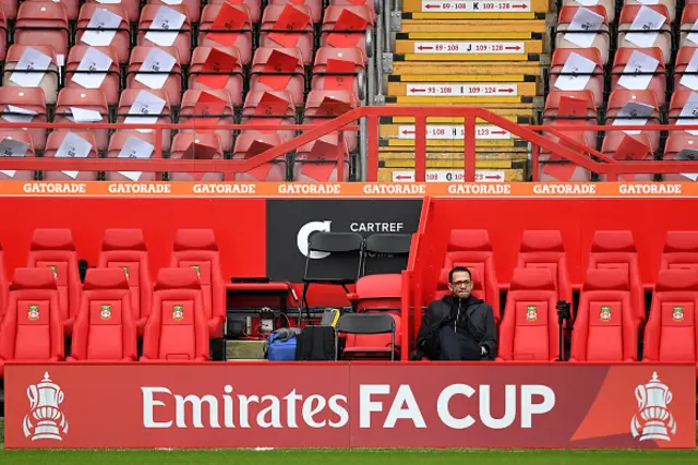 Chelsea's English head coach Liam Rosenior sits in the dugout