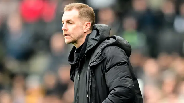 Harrogate boss Simon Weaver on the touchline