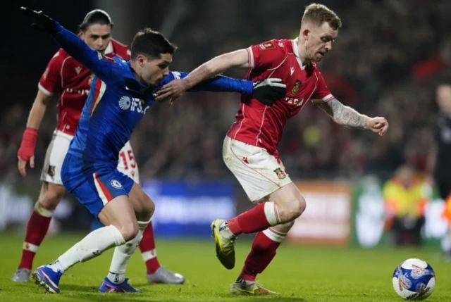 Chelsea's Pedro Neto (left) and Wrexham's Lewis O'Brien battle for the ball