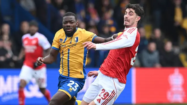 Arsenal v Mansfield action