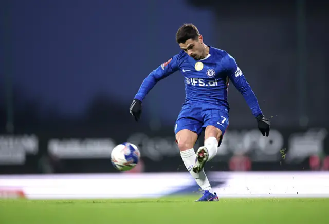 Pedro Neto of Chelsea passes the ball