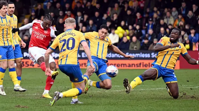 Arsenal Mansfield action