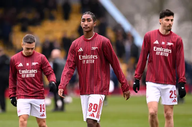 Arsenal warming up