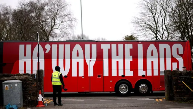 Sunderland's team bus arrives at Port Vale