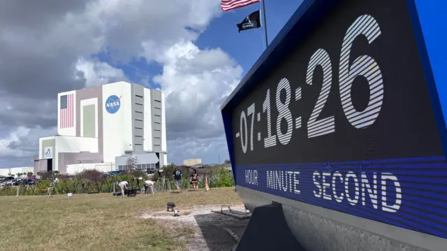 A clock showing seven hours and eighteen seconds to go