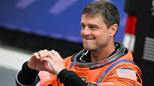 NASA astronaut Reid Wiseman makes a heart sign with his hands