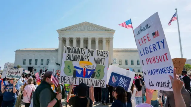 Протестующие возле Верховного суда