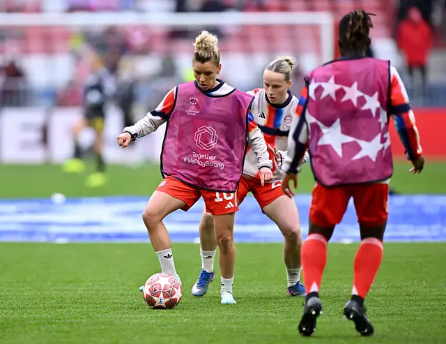 Dallman dribbles in the warm up