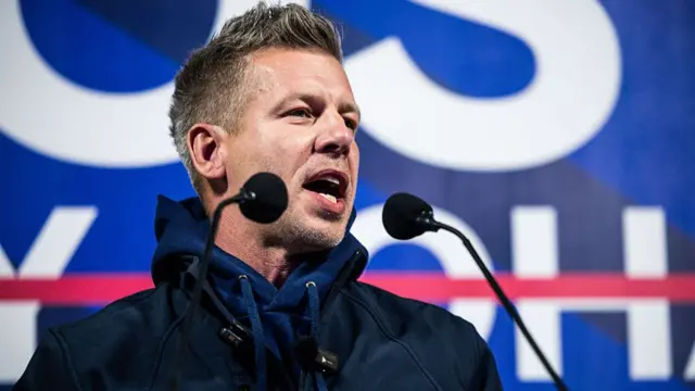 Peter Magyar speaking on stage