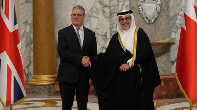 Britain's Prime Minister Keir Starmer shakes hands with Bahrain's Crown Prince and Prime Minister Salman bin Hamad Al Khalifa at the Al Sakhir Palace in Bahrain, April 9, 2026