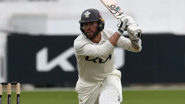 Ben Foakes in action for Surrey against Leics
