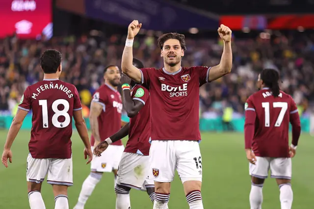 west Ham celebrate
