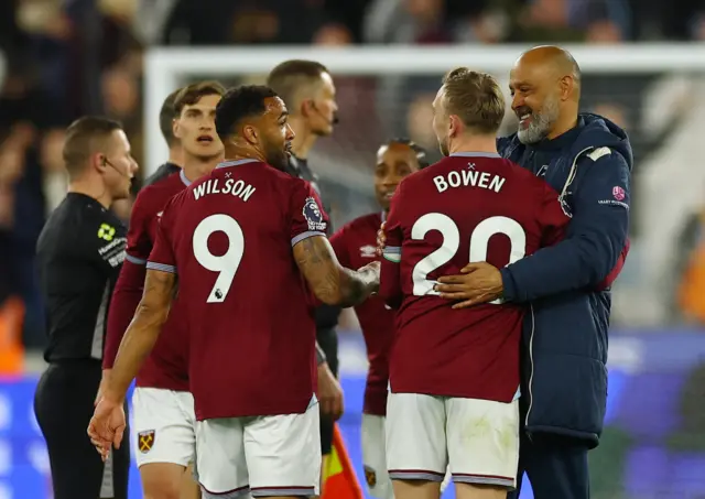 Nuno congratulates his West Ham players