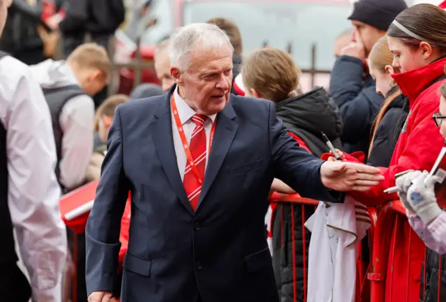 Joe Harper arriving at Pittodrie