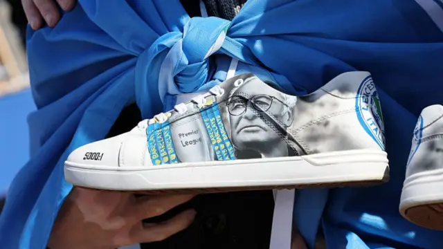 Claudio Ranieri picture on a trainer