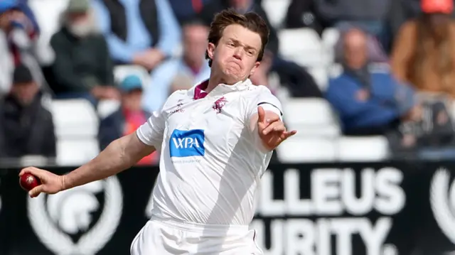 Josh Shaw bowling for Somerset at Essex