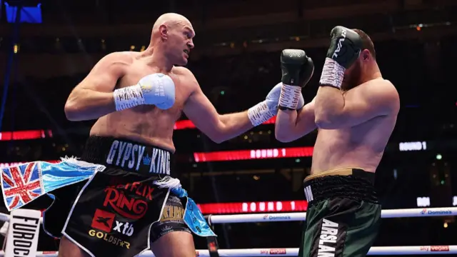 Tyson Fury punches Arslanbek Makhmudov