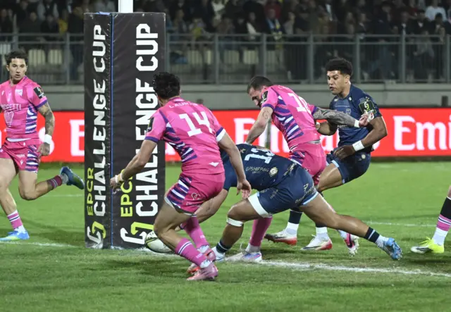 Dragons' Fine Inisi scores a try