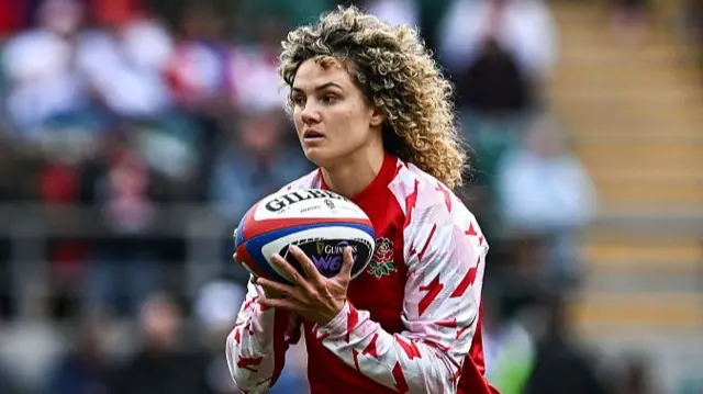 Ellie Kildunne warming up