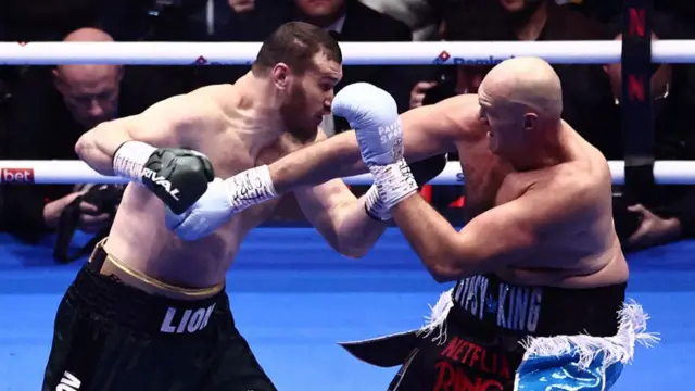 Makhmudov throws a punch at Tyson Fury