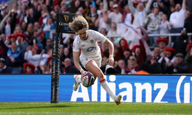 Ellie Kildunne of England scores her team's fifth try