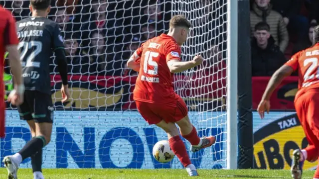 Kevin Nisbet scores for Aberdeen