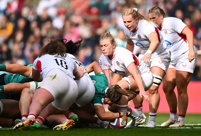 Erin King of Ireland scores her side's second try