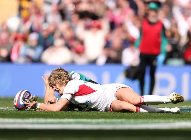 Ellie Kildunne dropping the ball