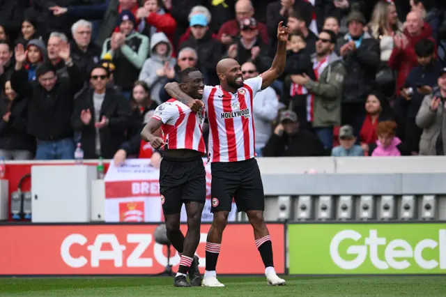 Igor Thiago of Brentford celebrates scoring his team's second goal with Michael Kayode