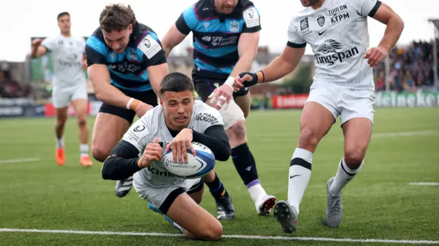 Gael Drean scores a try for Toulon