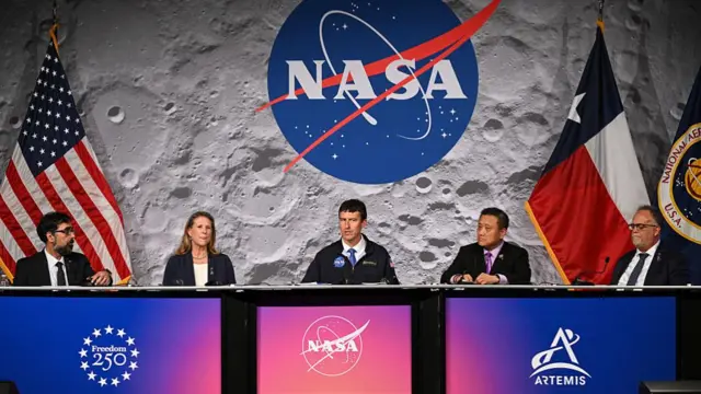 Nasa officials give a press conference
